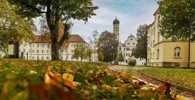 St. Magnus Kirche im Herbst